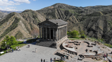 LE TEMPLE PAÏEN GARNI