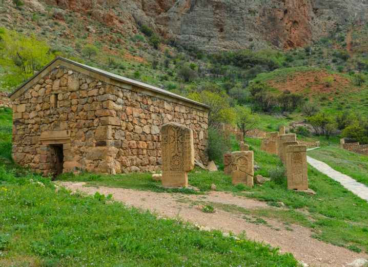 LES KHACHKARS ARMÉNIENS (OU CROIX DE PIERRE)