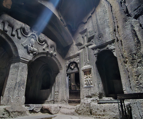 Temple Païen de Garni, Monastère Rupestre de Geghard, Atelier de Fabrication de Lavash, Symphonie des Pierres